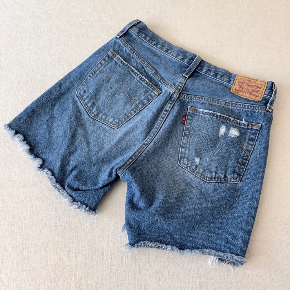 Levis 501 Original Distressed Denim Shorts Medium Wash Blue Womens 28 - Picture 10 of 11